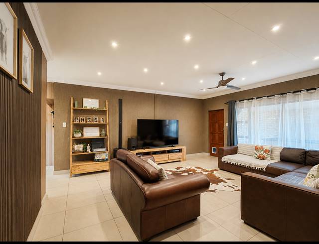 2 BEDROOM TOWNHOUSE FOR SALE IN THREE RIVERS